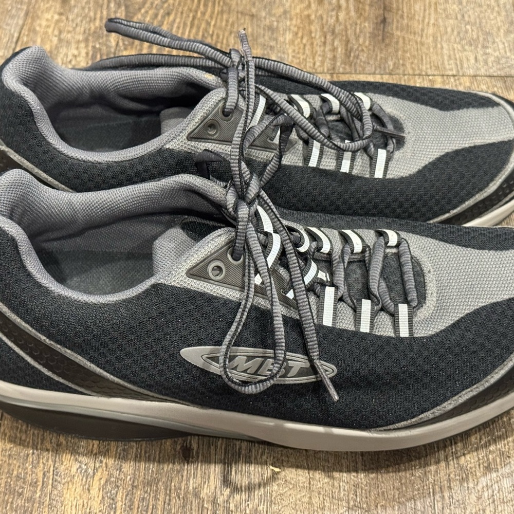 MBT Men’s 10-10.5 Black and Gray Athletic Walking Sneakers 400287 Mahuta
